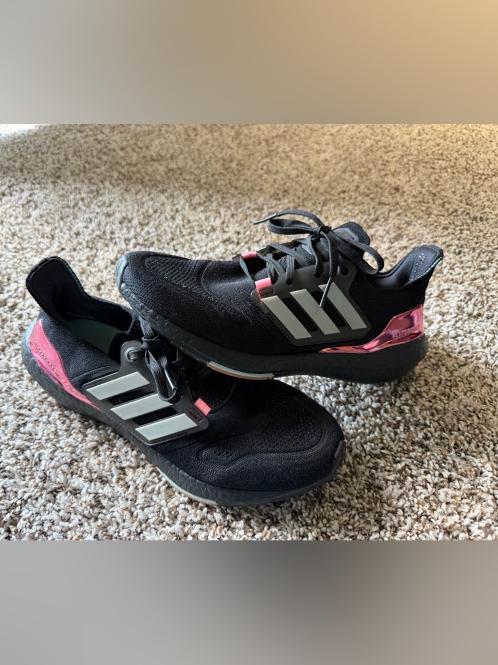 Women’s sz 10 Adidas UltraBoost 22 'Black Beam Pink